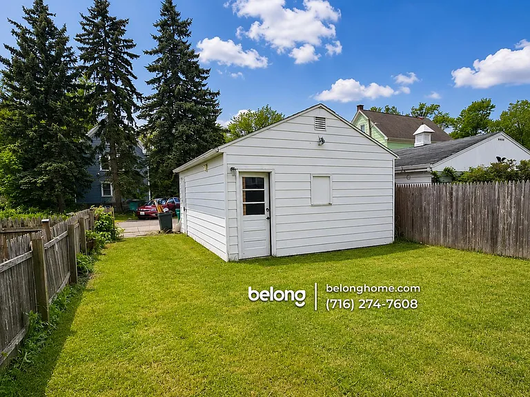 2207 Linwood Ave — Photo 2