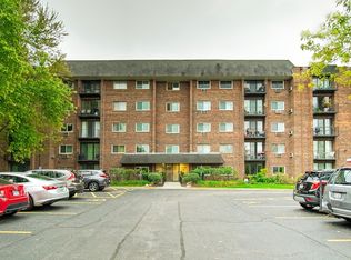 4721 Saint Joseph Creek Rd APT 1A, Lisle, IL 60532