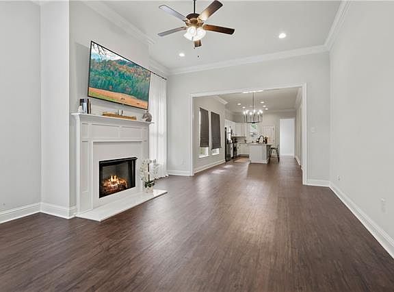 3rd image of 641 Haaswood Ln