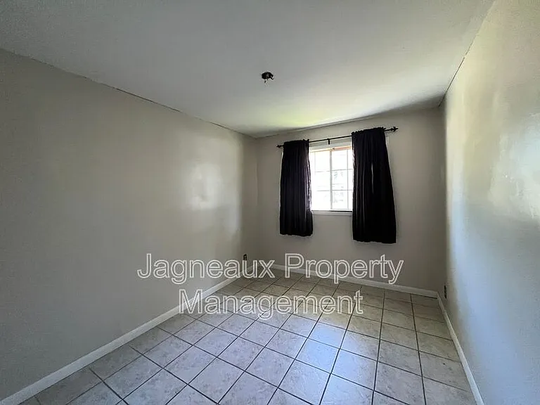 1505 Meadow Dr — Photo 8