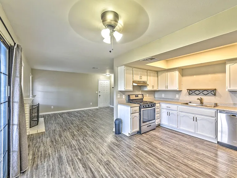 6617 W Tropicana Ave #101 — Photo 12
