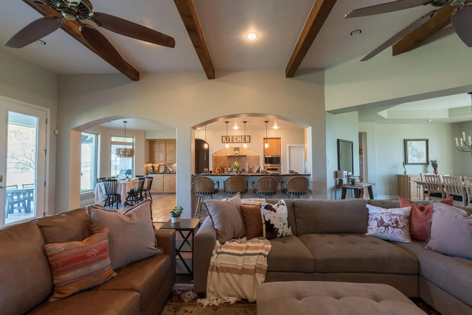 4 bed, 3.0 bath, 3390 sqft, $8,959 — Photo 3