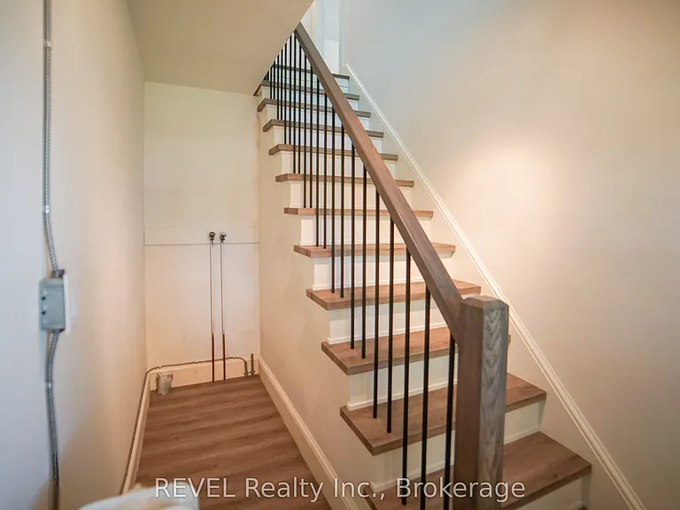 21 Plymouth Rd #UPPER — Photo 3