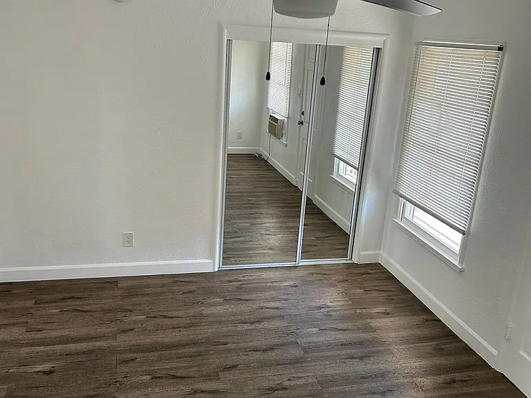 Evans Apartments — Photo 22