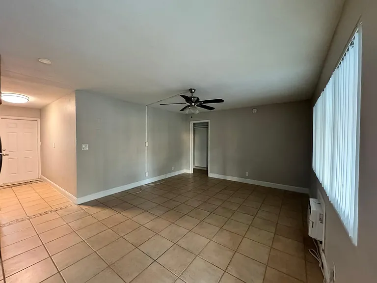 540 NE 45th St #11 — Photo 10