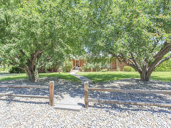 2nd image of 826 E Navajo St