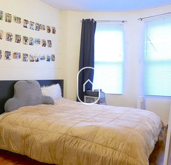 834 Huntington Ave — Photo 5