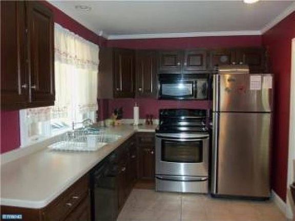 4th image of 261 W Essex Ave