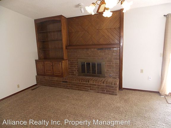 4th image of 10218 Fairfax Ln