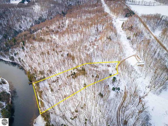 5th image of River Bluffs Dr