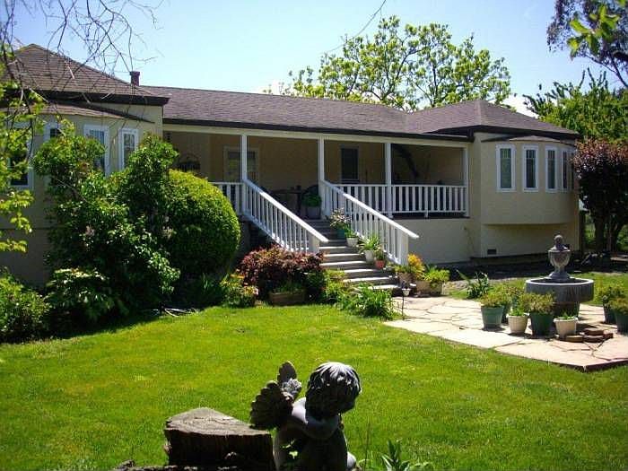 1st image of 2533 Acacia Ave