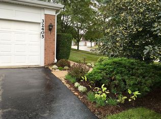 32405 Millard Cir, Warrenville, IL 60555