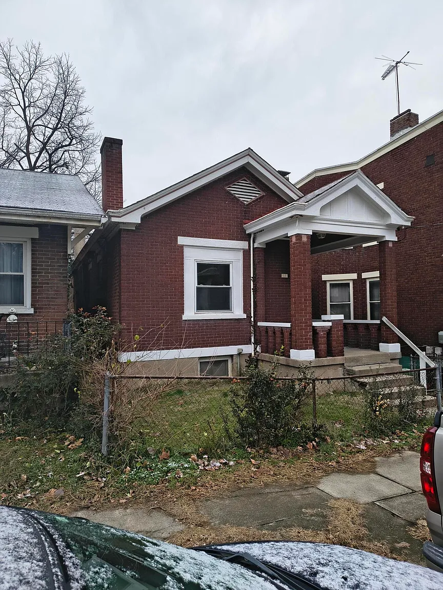 118 E 24th St photo 1