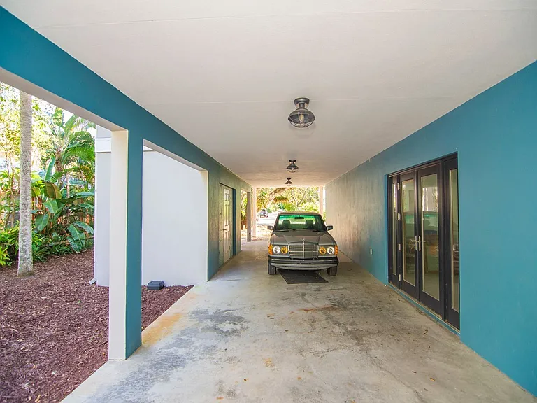 9415 Periwinkle Dr — Photo 22