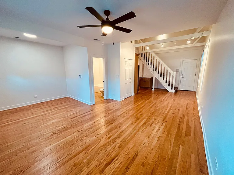 2306 N Hoyne Ave — Photo 7