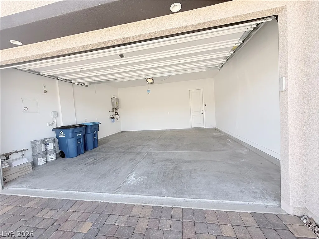 3 bed, 2.5 bath, 2011 sqft, $3,100 — Photo 3