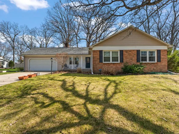 4002 Sleighbell Ln, Valparaiso, IN 46383