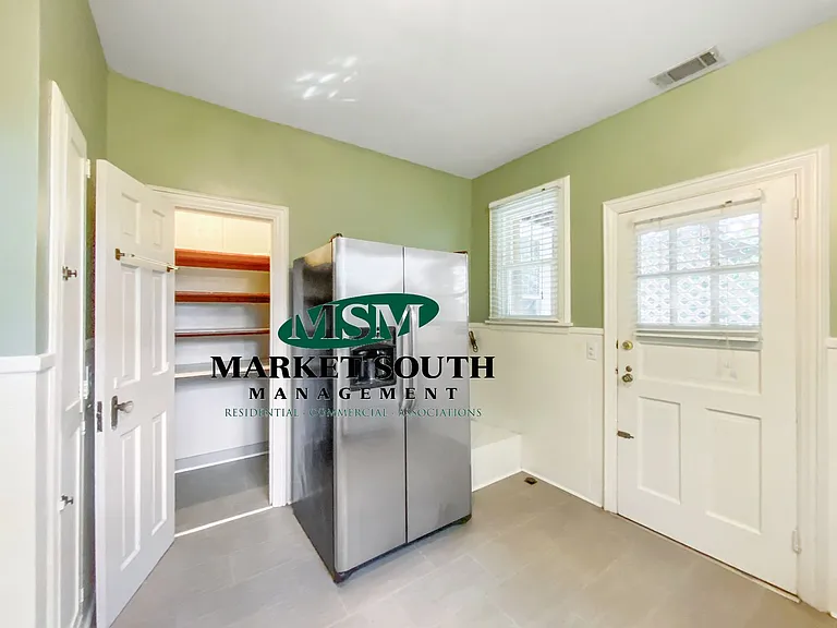 56 E 219 — Photo 23