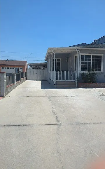 4132 Lynd Ave — Photo 2