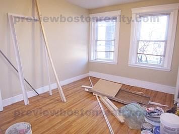 2nd image of 164 Strathmore Rd #T1