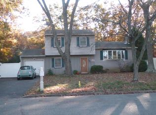 90 Sylvan Lake Blvd, Bayville, NJ