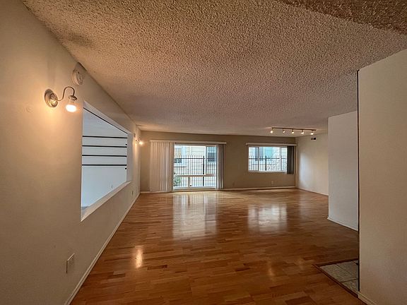 2nd image of 1629 S Van Ness Ave APT 1