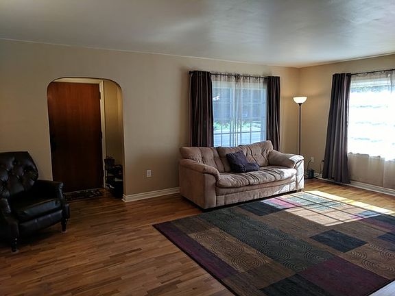 3rd image of 812 Fern Ave