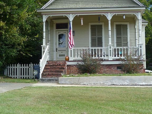 Freshly painted and renovated!