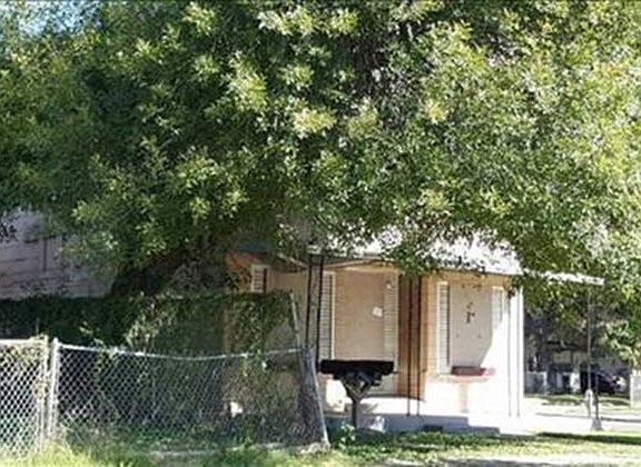 3rd image of 631 Carolina St