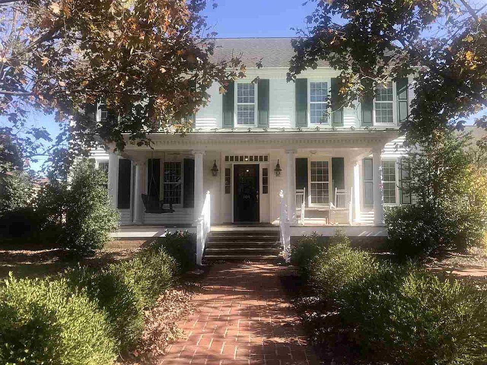 1st image of 701 Elm St