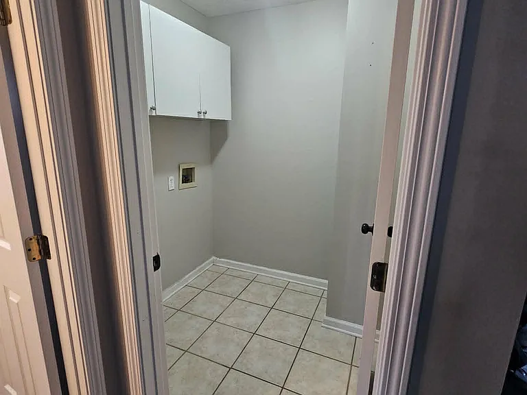 301 Lakeside Dr — Photo 16
