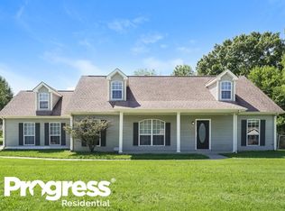 102 Redbud Ln, La Vergne, TN 37086