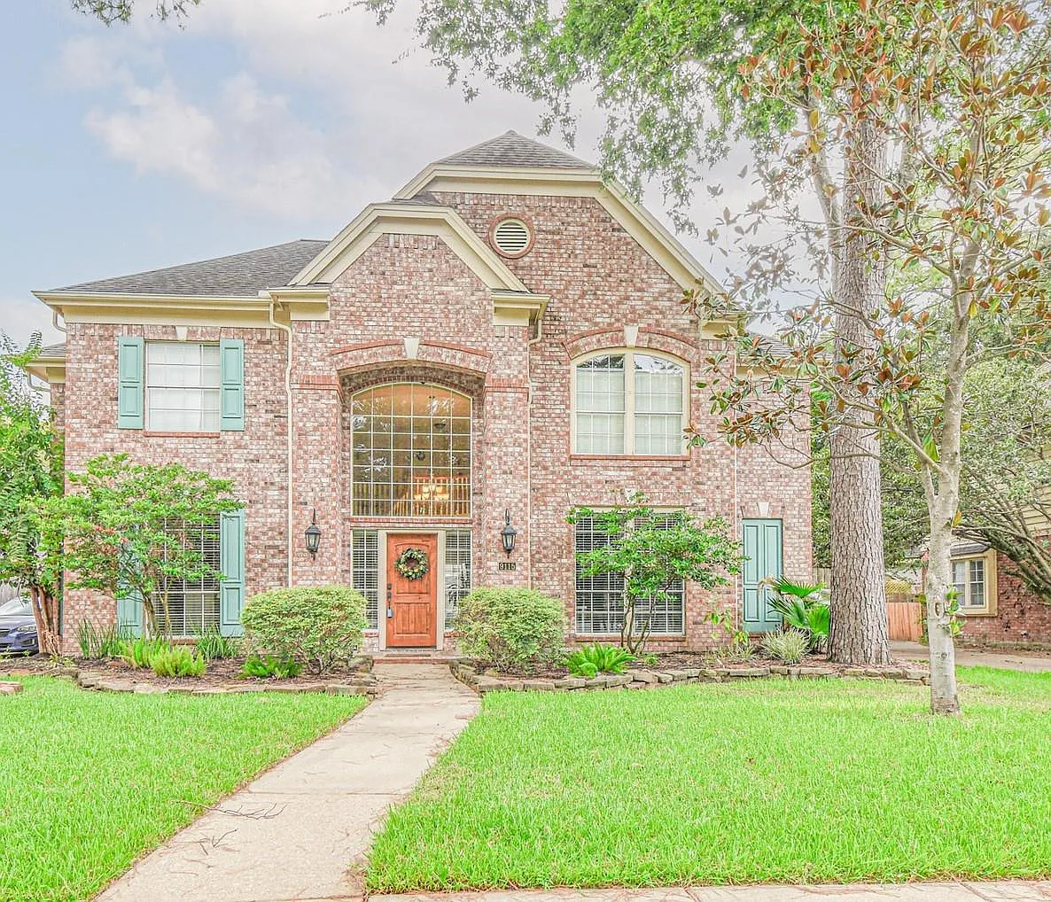 4 bed, 3.5 bath, 3620 sqft, $3,200 — Photo 1