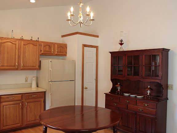 3rd image of 4 Rosewood Ln
