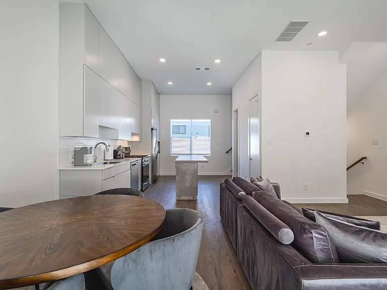 5002 San Jacinto St #106 — Photo 4