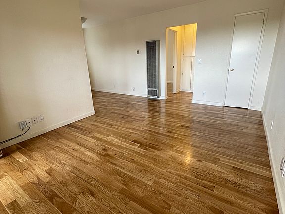3rd image of 3014 Olive St