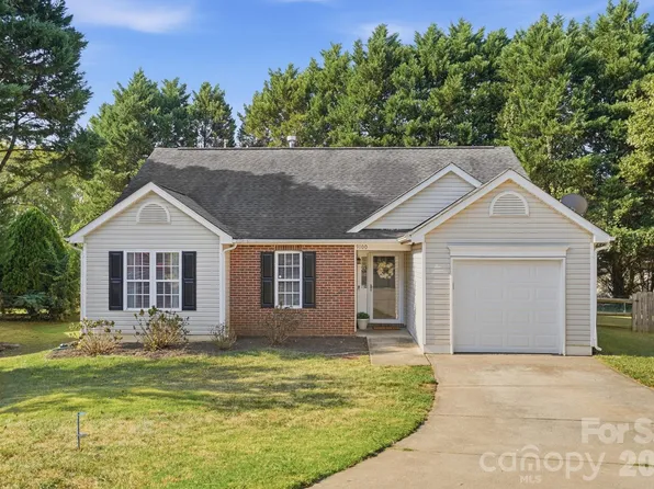 9100 Royal Highlands Ct, Charlotte, NC 28277