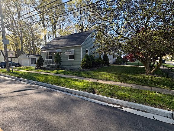 2nd image of 740 Silver Lake Ave