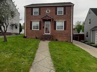 18304 Highland Dr, Maple Heights, OH