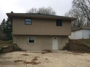 4136 S 112th St, Greenfield, WI 53228