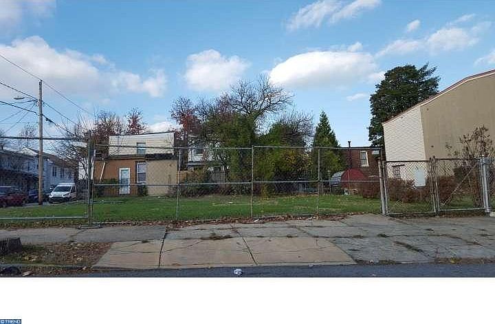1st image of 923 Brown St
