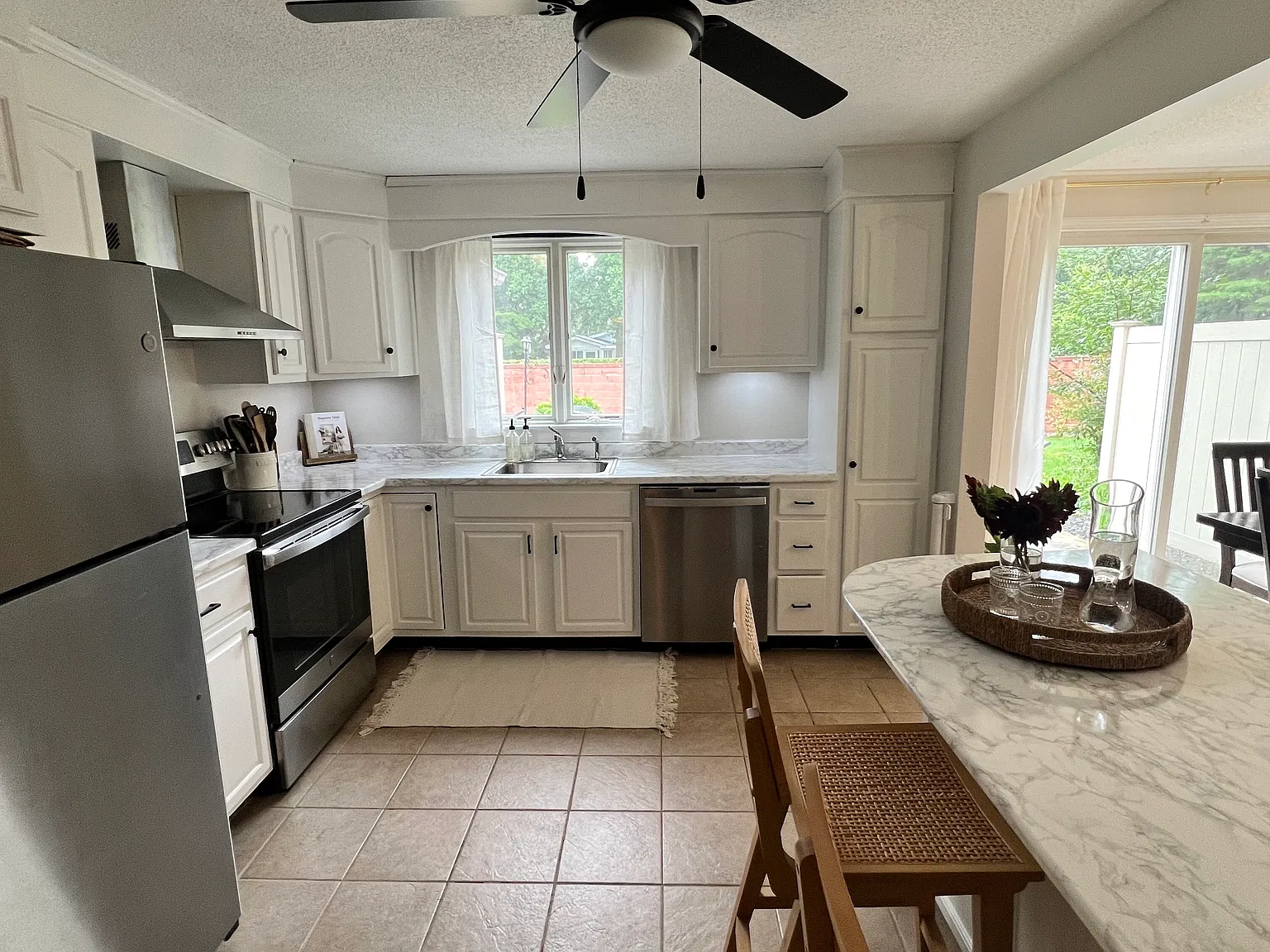 2 bed, 2.5 bath, 1428 sqft, $2,400 — Photo 1