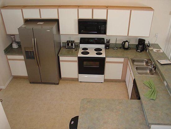 HL5P106JB-kitchen-area