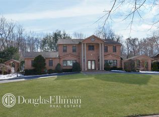 20 Sleepy Hollow Ln, Dix Hills, NY 11746