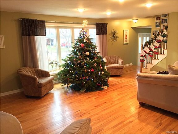 5th image of 563 Meadowbrook Dr