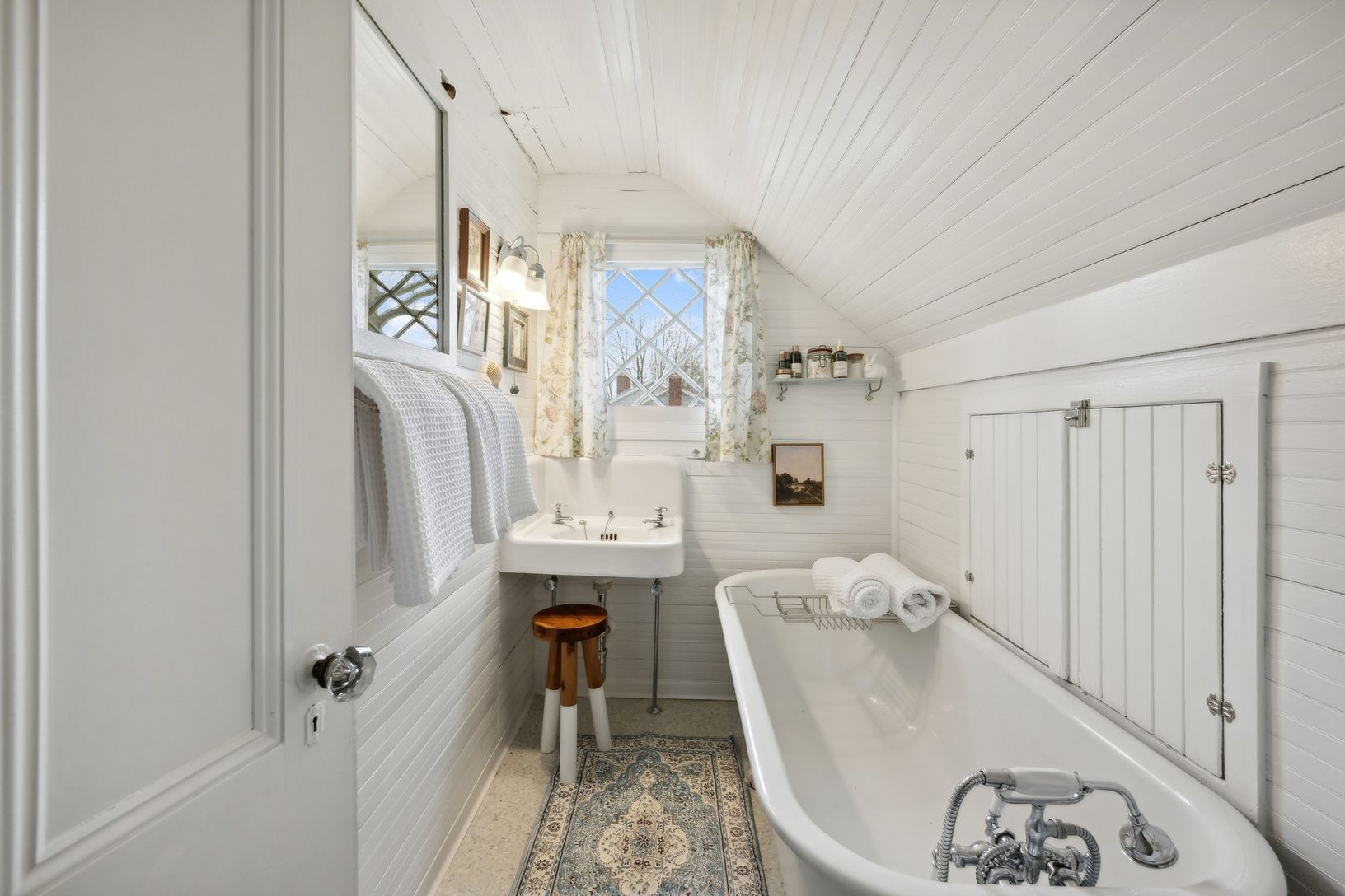  BATH WITH FOOTED TUB