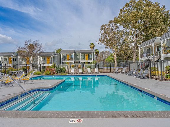 2nd image of 2052 Wilkins Ave #13