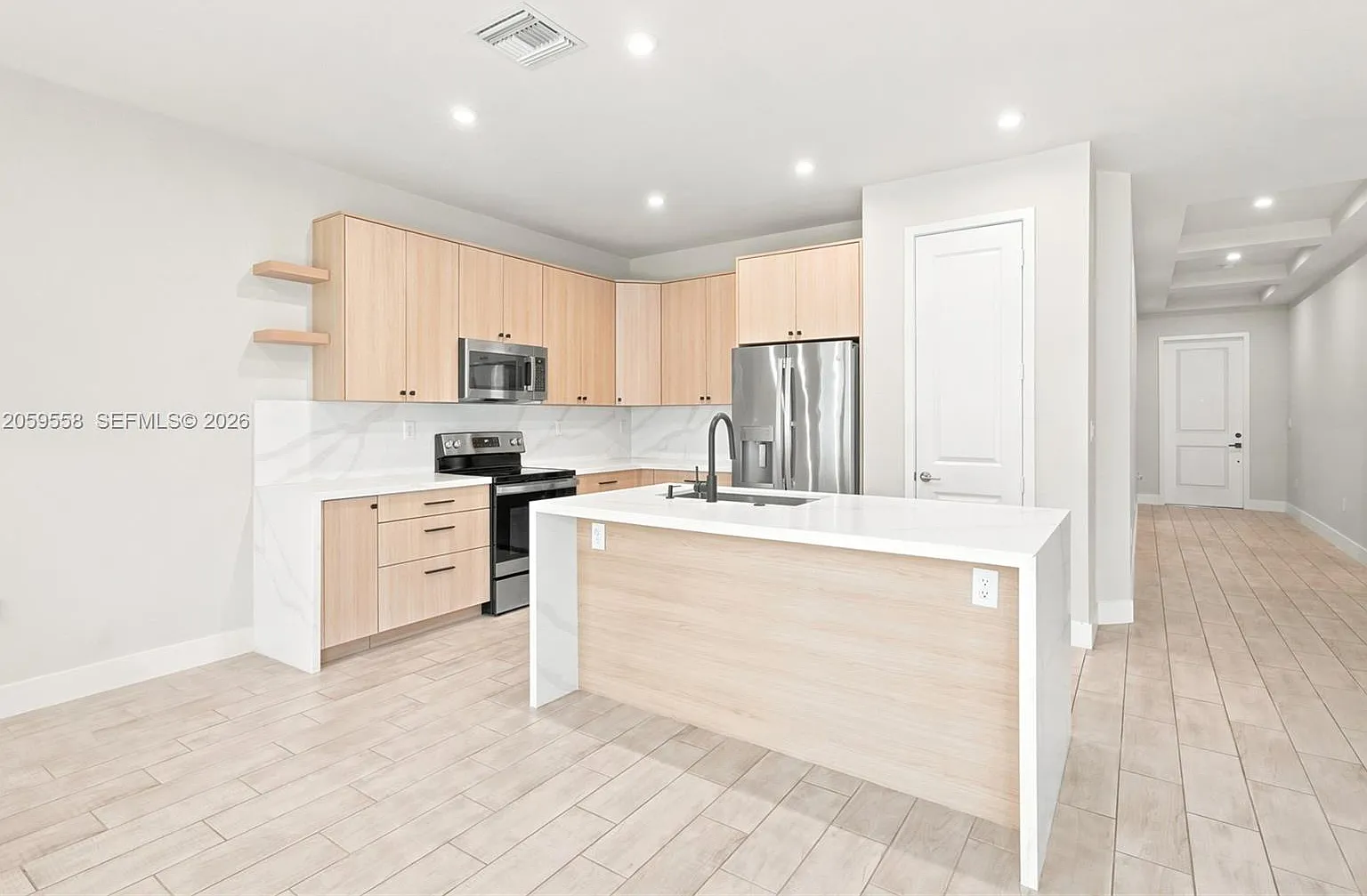 4 bed, 2.5 bath, 1790 sqft, $3,900 — Photo 3