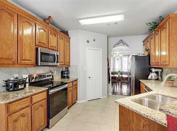 5th image of 5905 Starboardway Dr