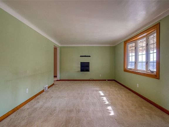 4th image of 721 4th St